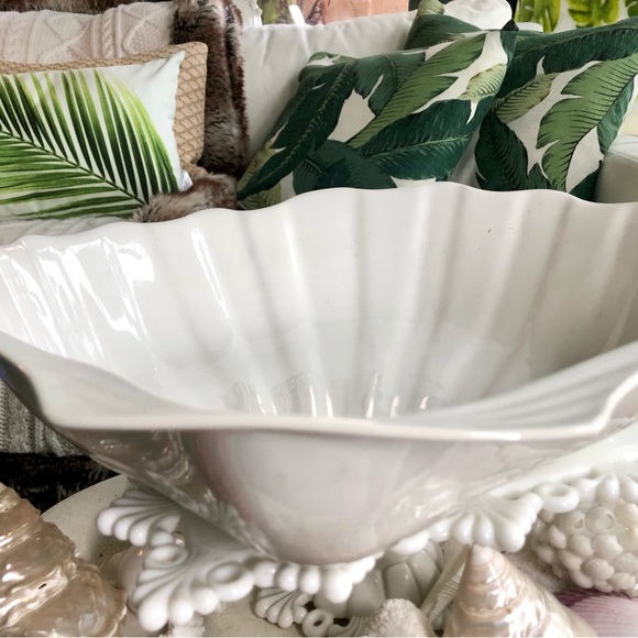 NWT! LARGE White Ceramic Seashell Bowl - Picture 2 of 7